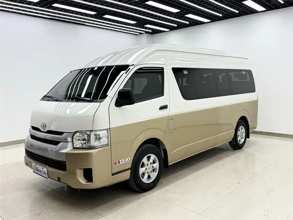 Toyota Hiace 2018 — фото 1