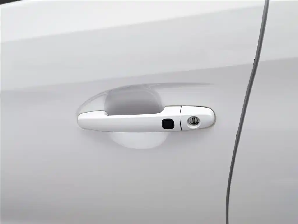Toyota Yaris L 2017 — фото 18
