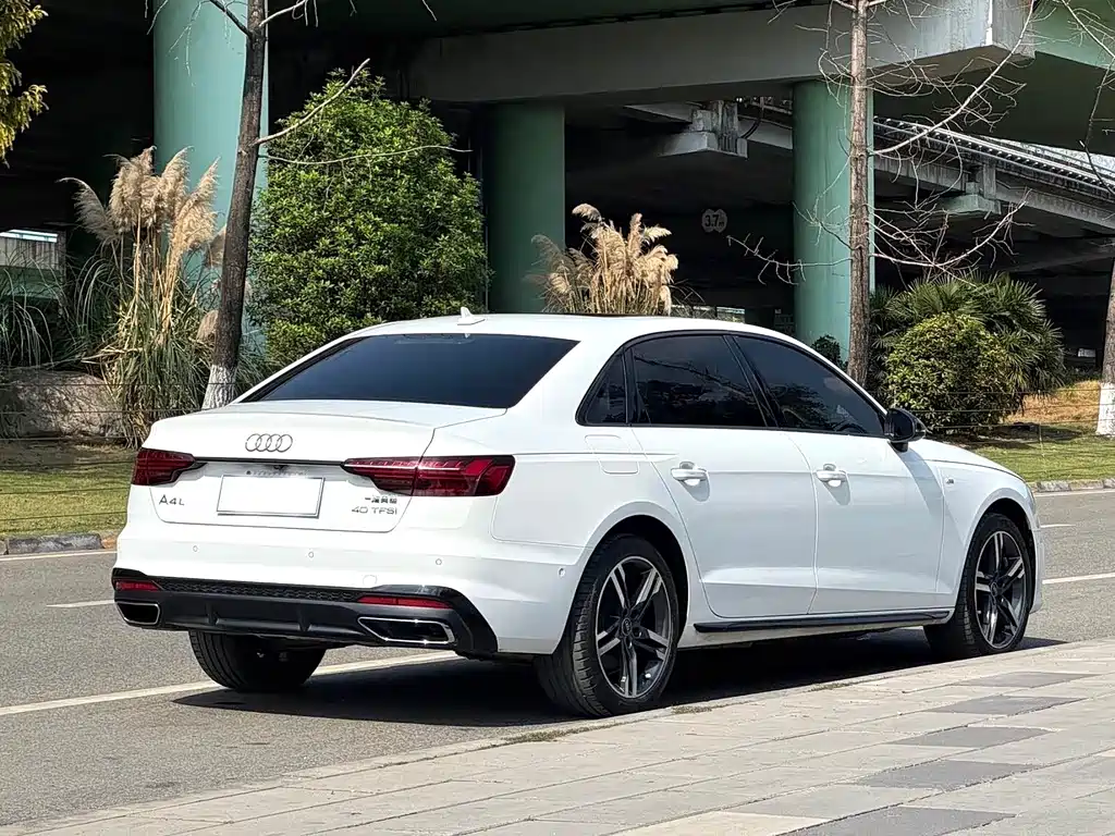 Audi A4L 2022 — фото 8