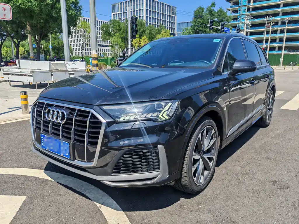 Audi Q7 2021 — фото 1