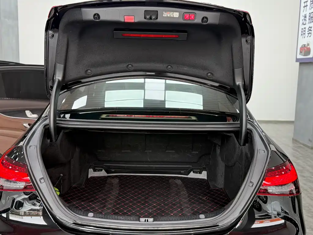 Mercedes-Benz E-Class 2023 — фото 17