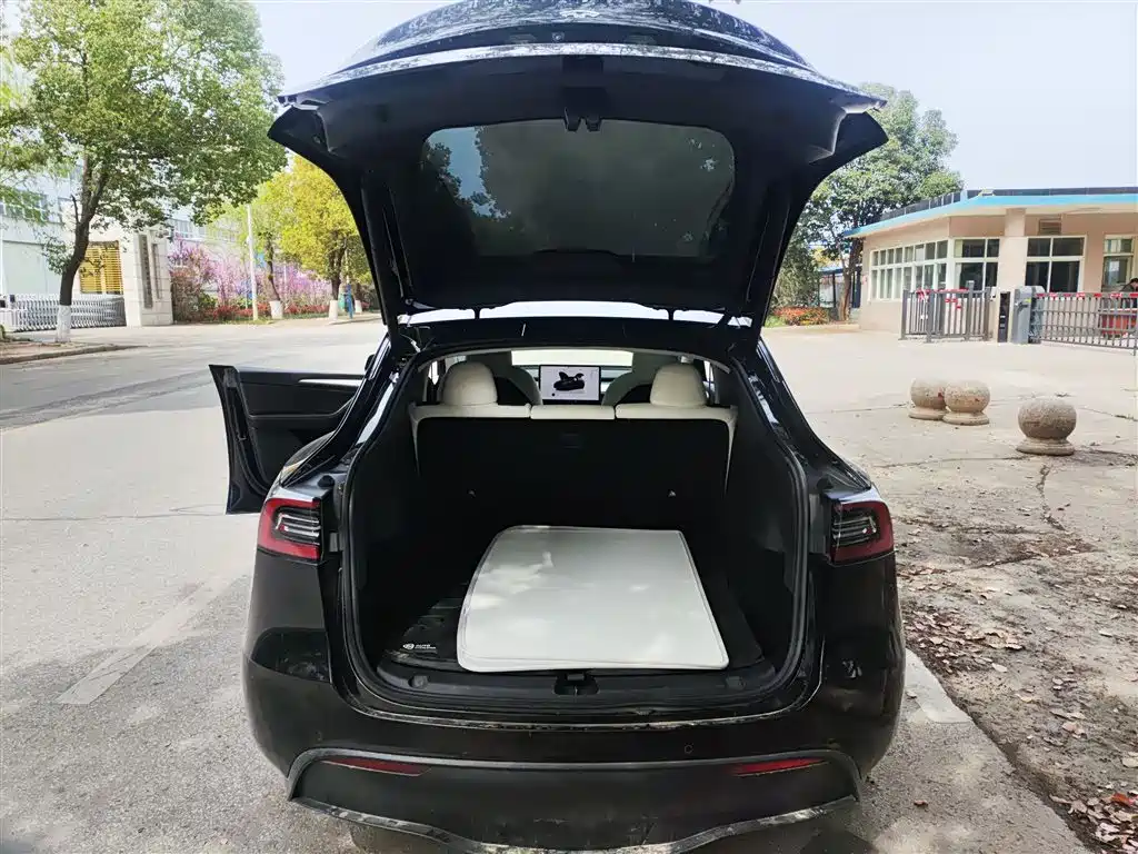 Tesla Model Y 2023 — фото 19