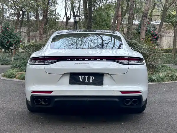 Porsche Panamera 2021