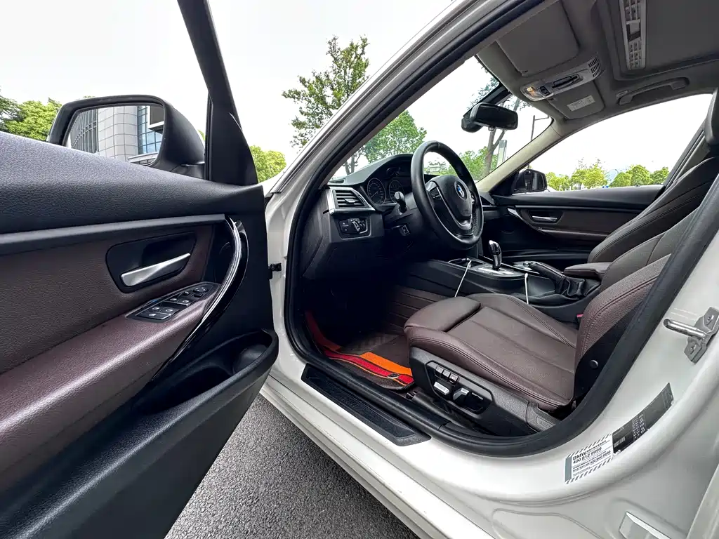 BMW 3 Series 2019 — фото 9