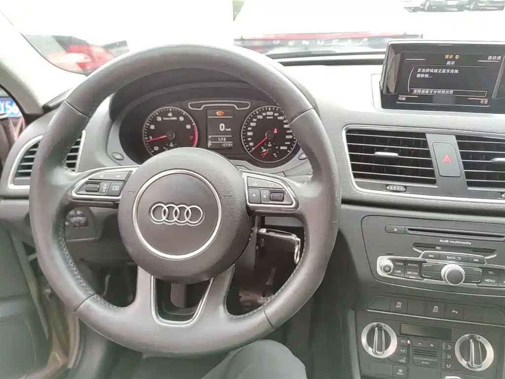 Audi Q3 2014 — фото 10
