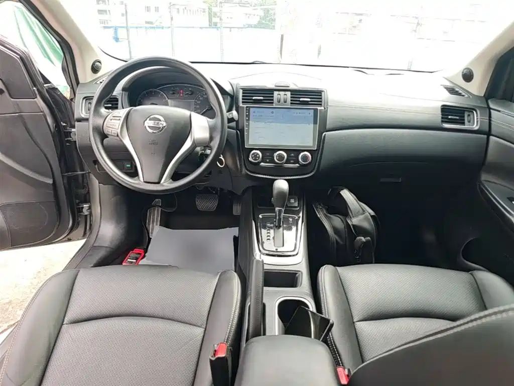 Nissan Tiida 2018 — фото 10