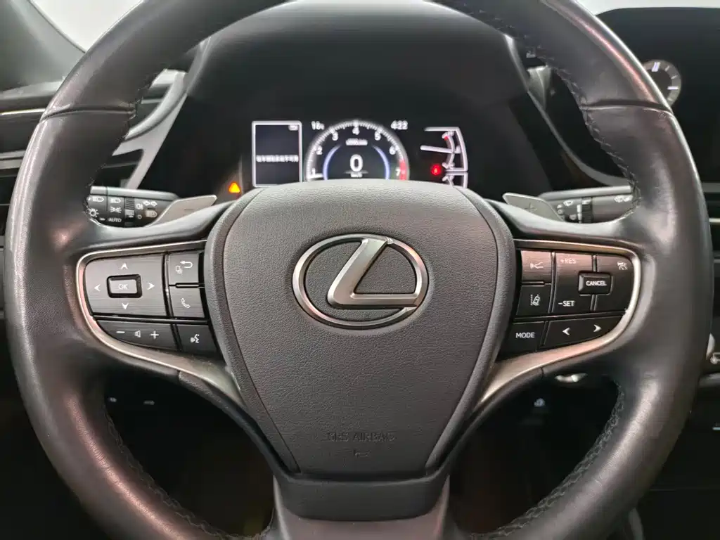 Lexus ES 2022 — фото 13