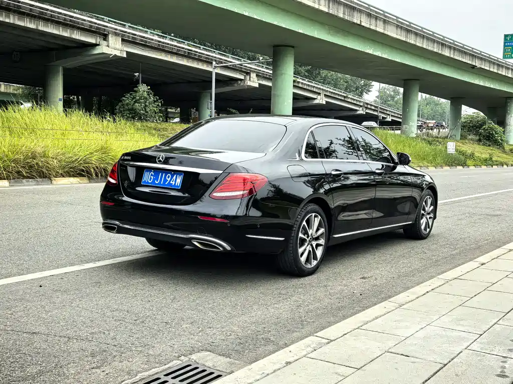 Mercedes-Benz E-Class 2019 — фото 12