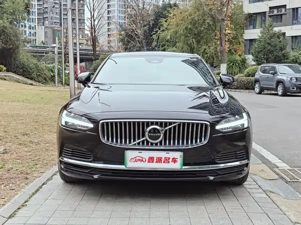 Volvo S90 Plug-In Hybrid 2023
