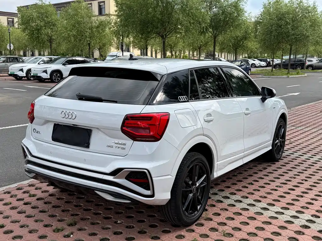 Audi Q2L 2022 — фото 4