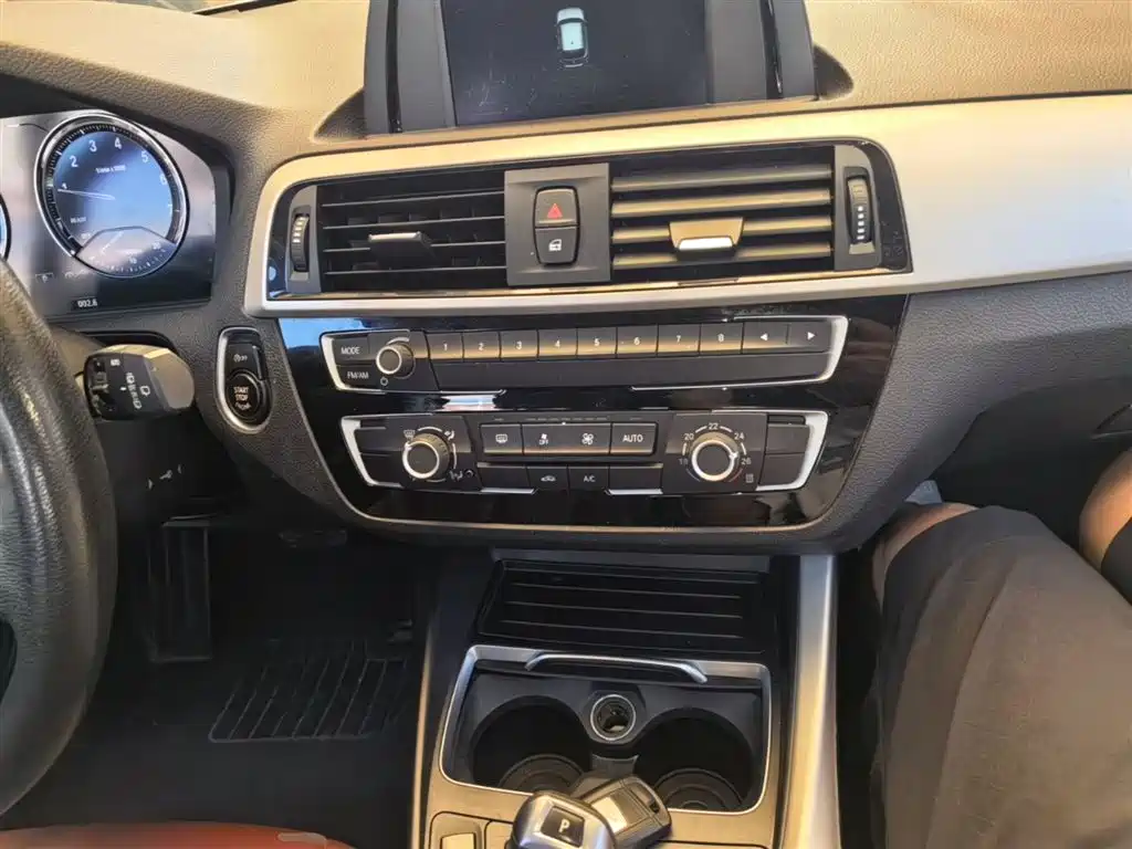 BMW 1 Series 2018 — фото 10