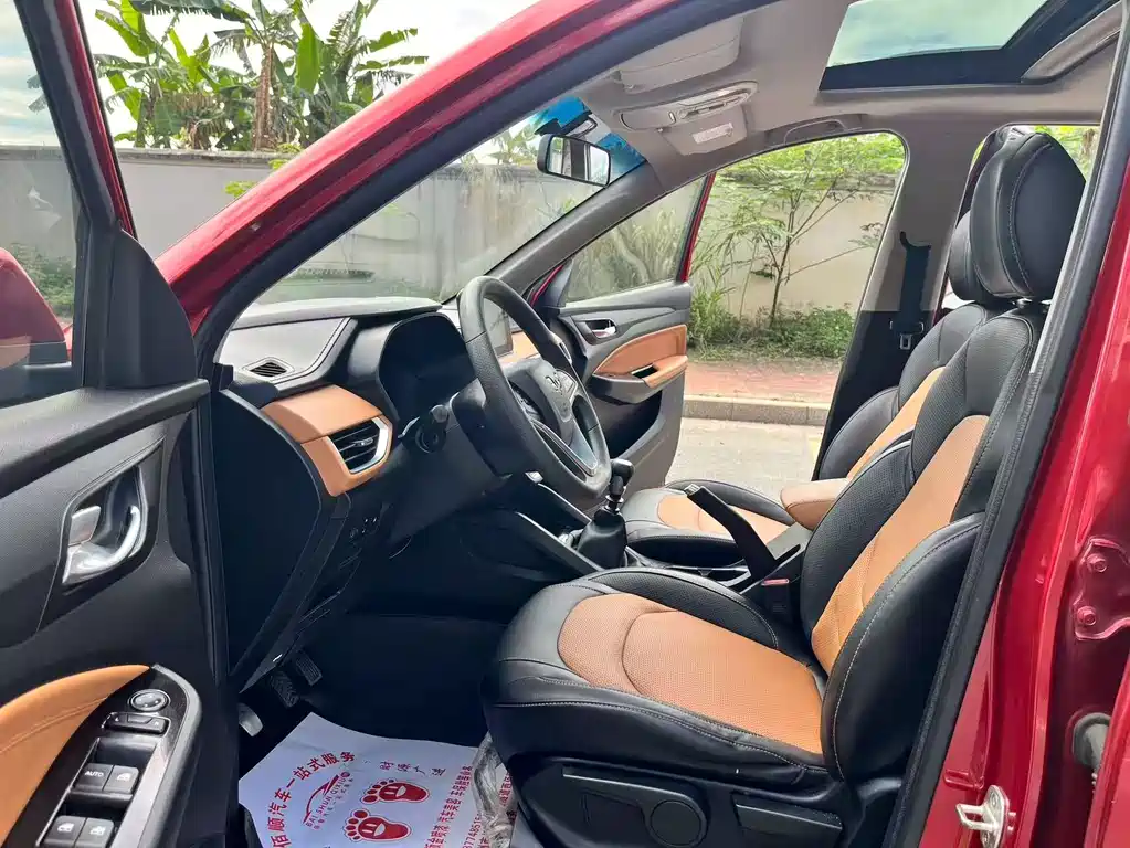 Wuling Hongguang S3 2018 — фото 8