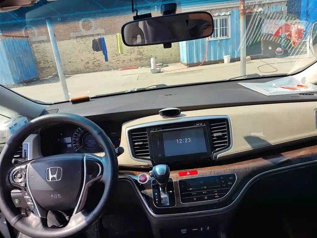 Honda Odyssey 2018 — фото 10