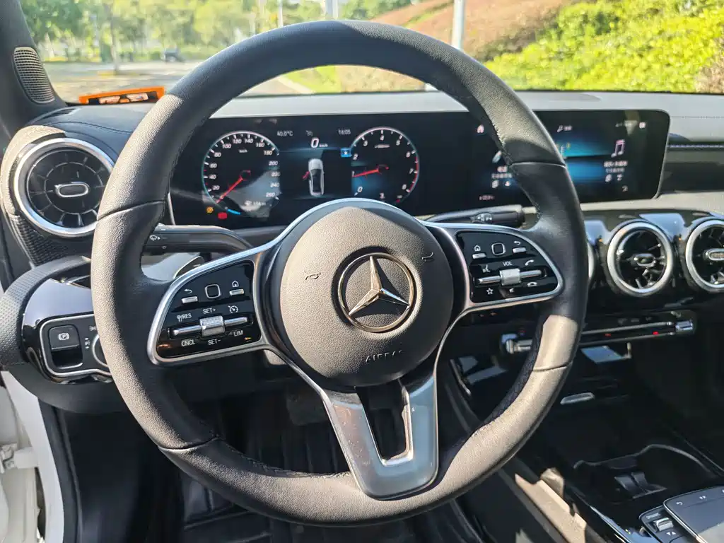 Mercedes-Benz A-Class 2020 — фото 11
