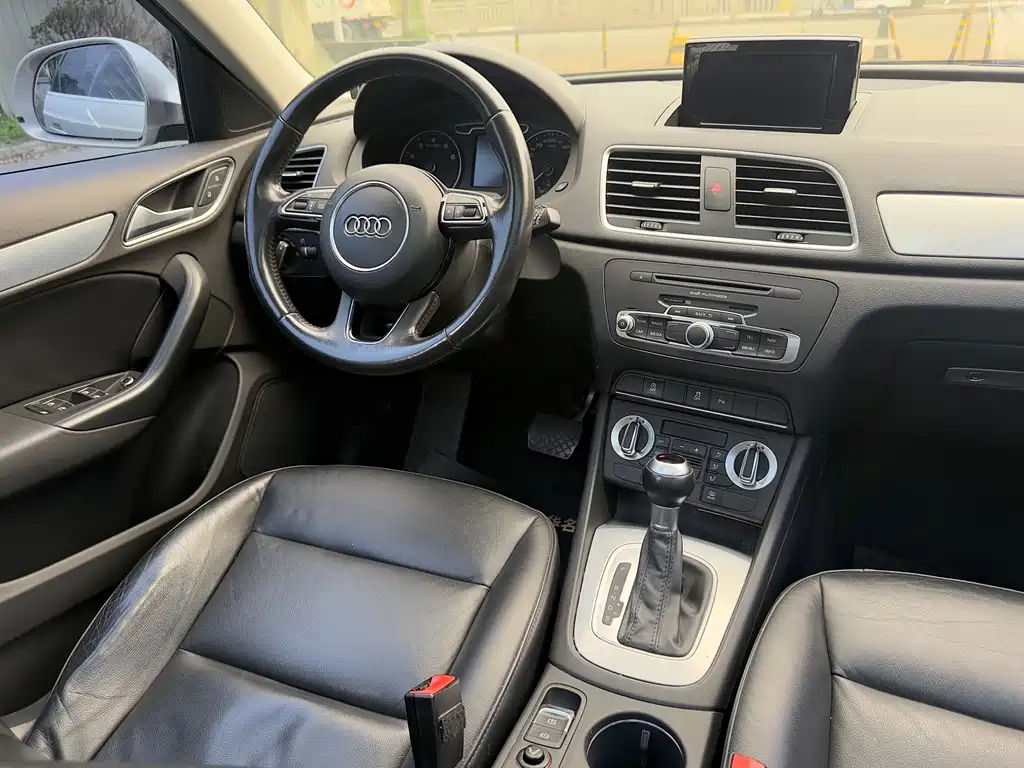 Audi Q3 2015 — фото 15