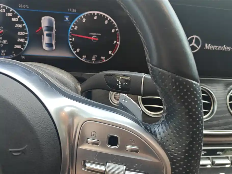 Mercedes-Benz E-Class 2019 — фото 16