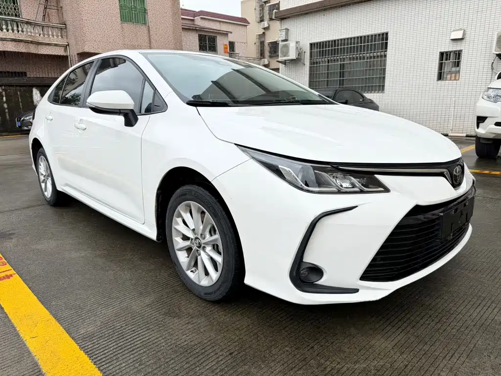 Toyota Corolla 2023 — фото 3