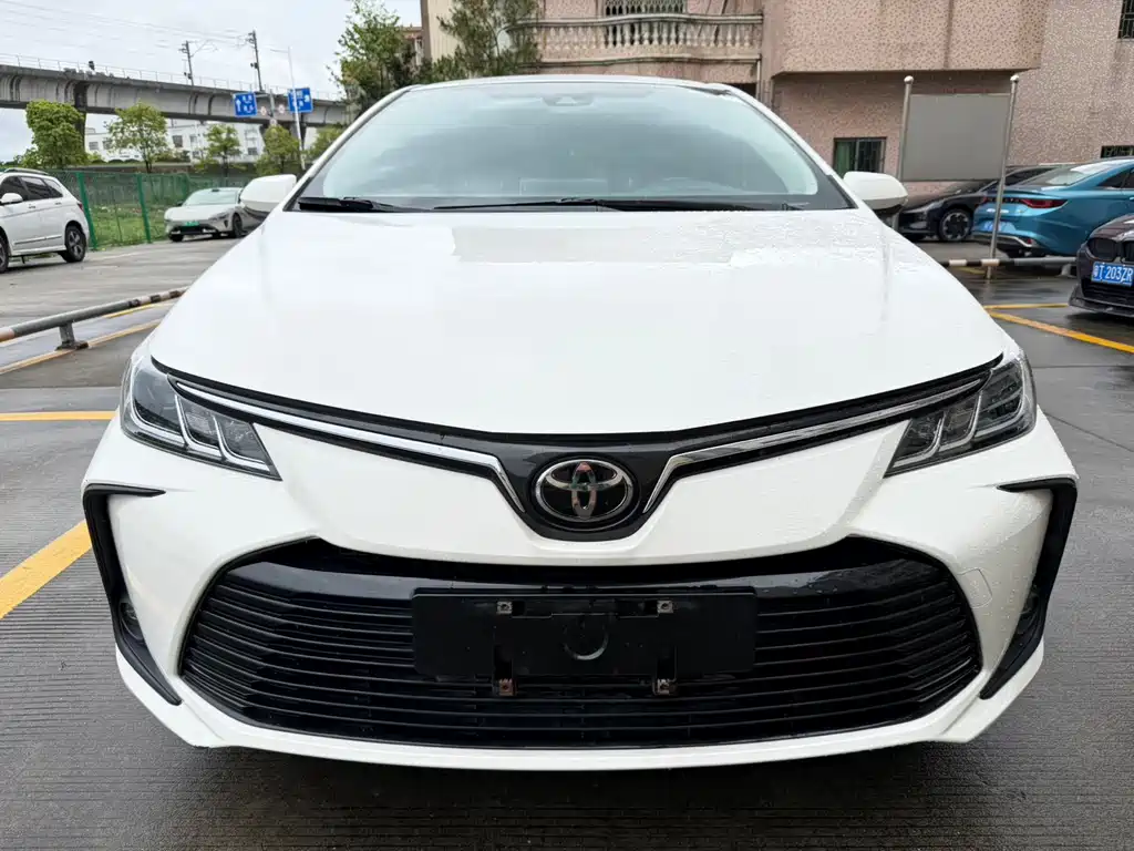 Toyota Corolla 2023 — фото 2