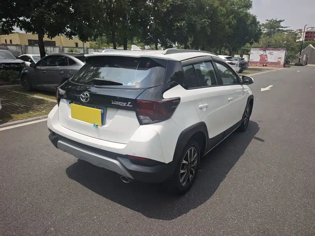 Toyota Yaris L 2020 — фото 6