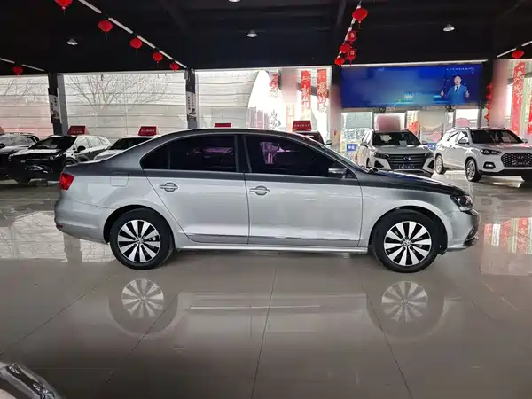 Volkswagen Sagitar 2018