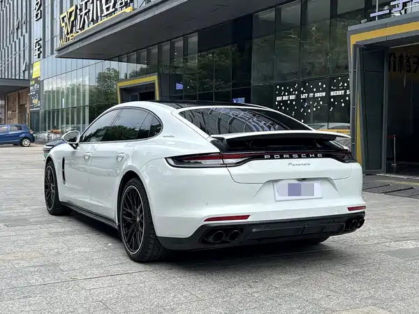 Porsche Panamera 2021