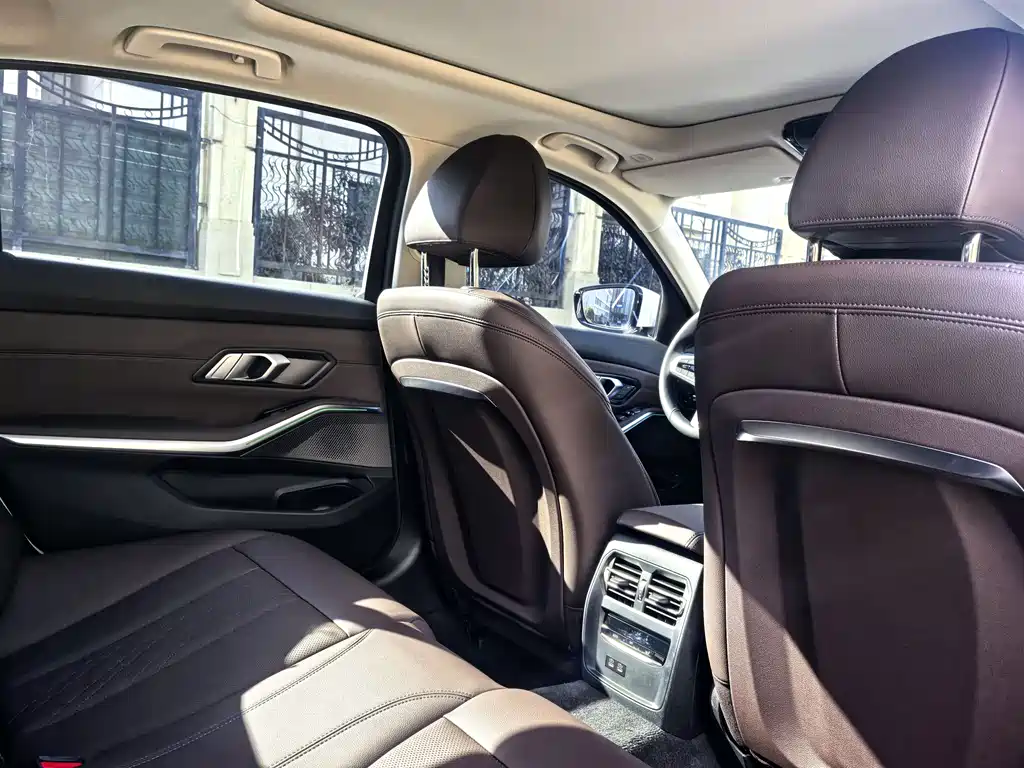 BMW 3 Series 2023 — фото 10