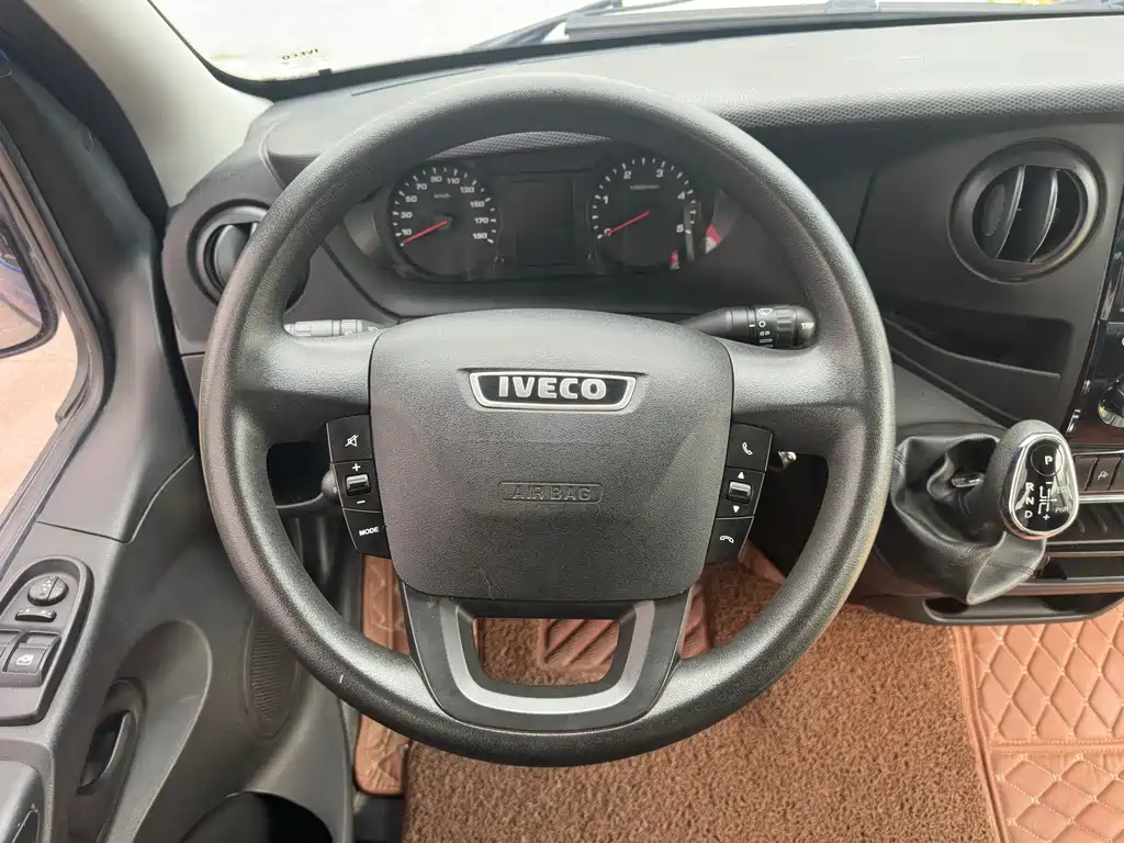 IVECO Ousheng 2019 — фото 18