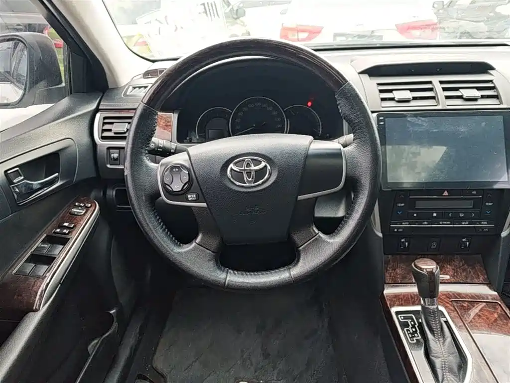 Toyota Camry 2017 — фото 11
