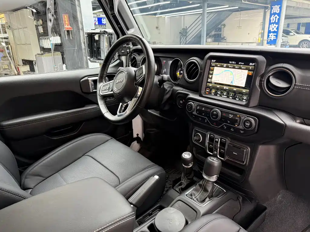 Jeep Wrangler New Energy 2022 — фото 10
