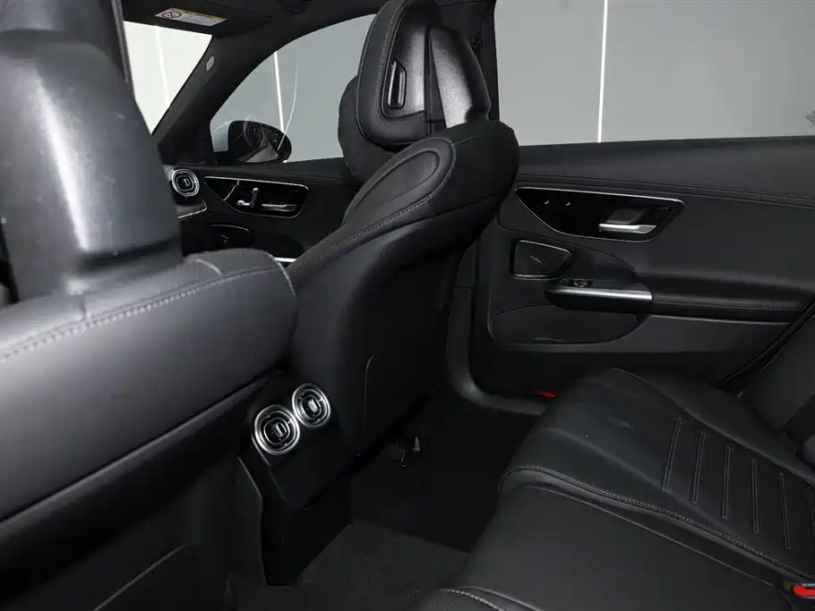 Mercedes-Benz C-Class 2025 — фото 19
