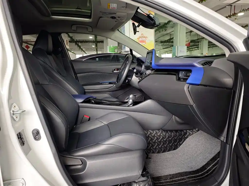 Toyota C-HR 2023 — фото 28