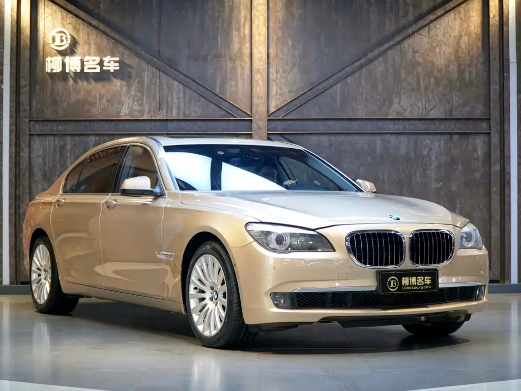 BMW 7 Series 2012 — фото 26