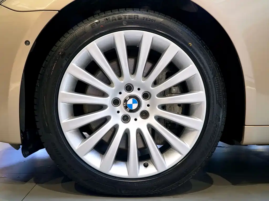 BMW 7 Series 2012 — фото 27