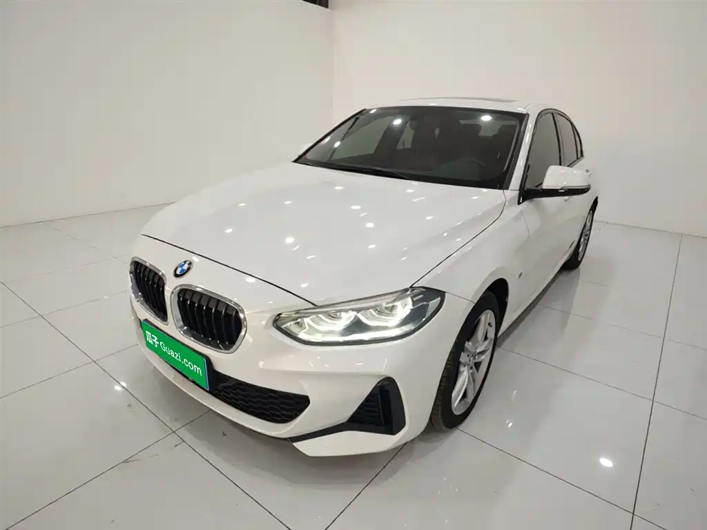 BMW 1 Series 2020 — фото 1