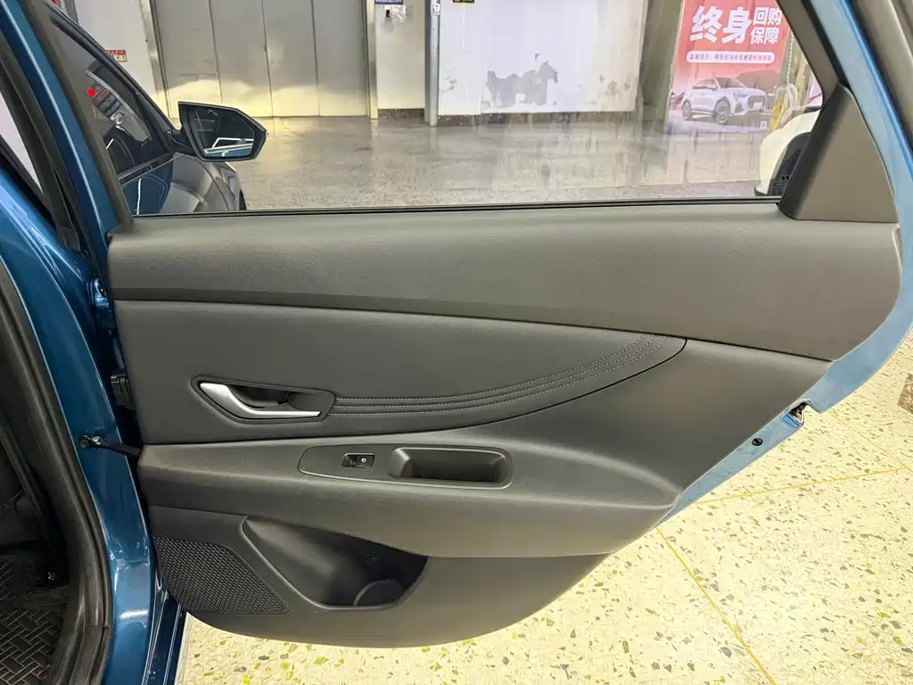 Hyundai Elantra 2023 — фото 18