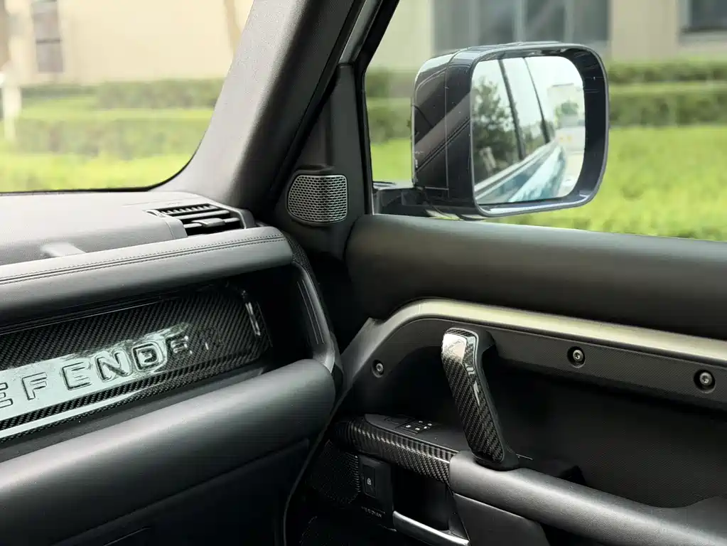 Land Rover Defender 2021 — фото 14