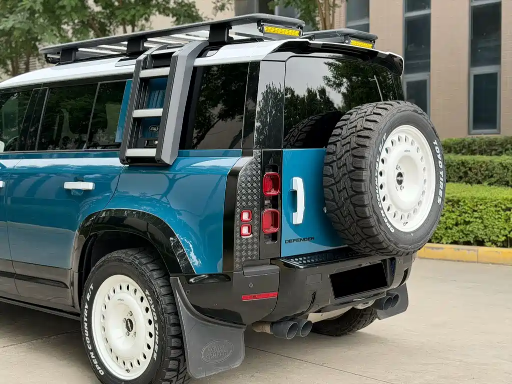 Land Rover Defender 2021 — фото 24