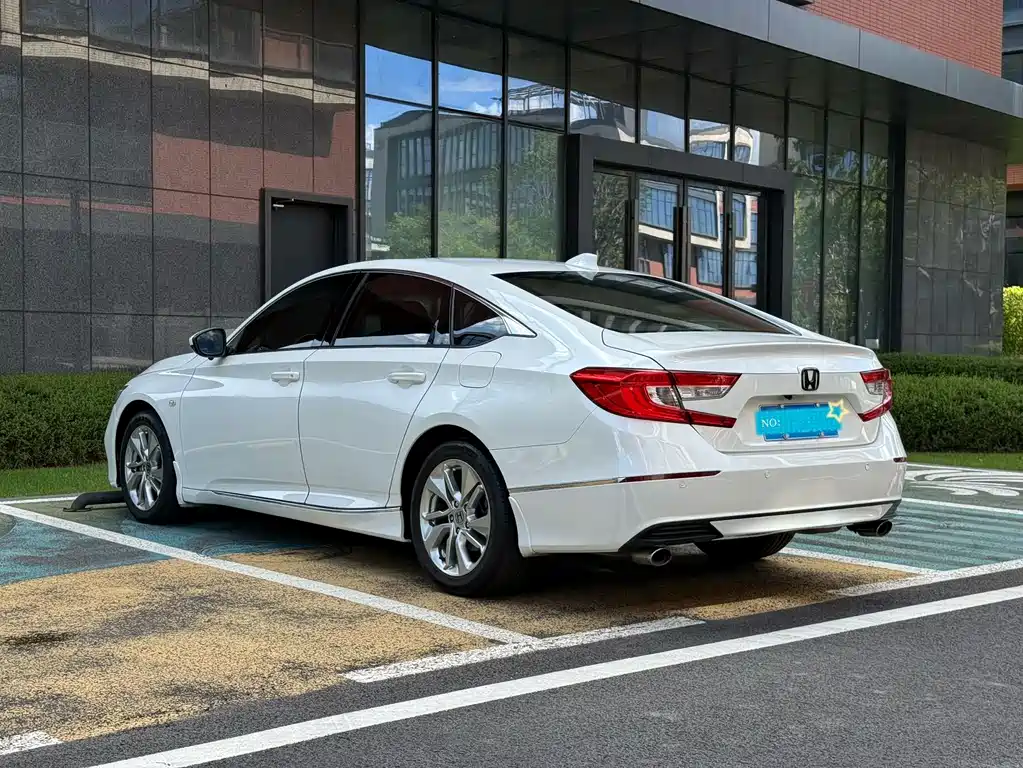 Honda Accord 2019 — фото 10