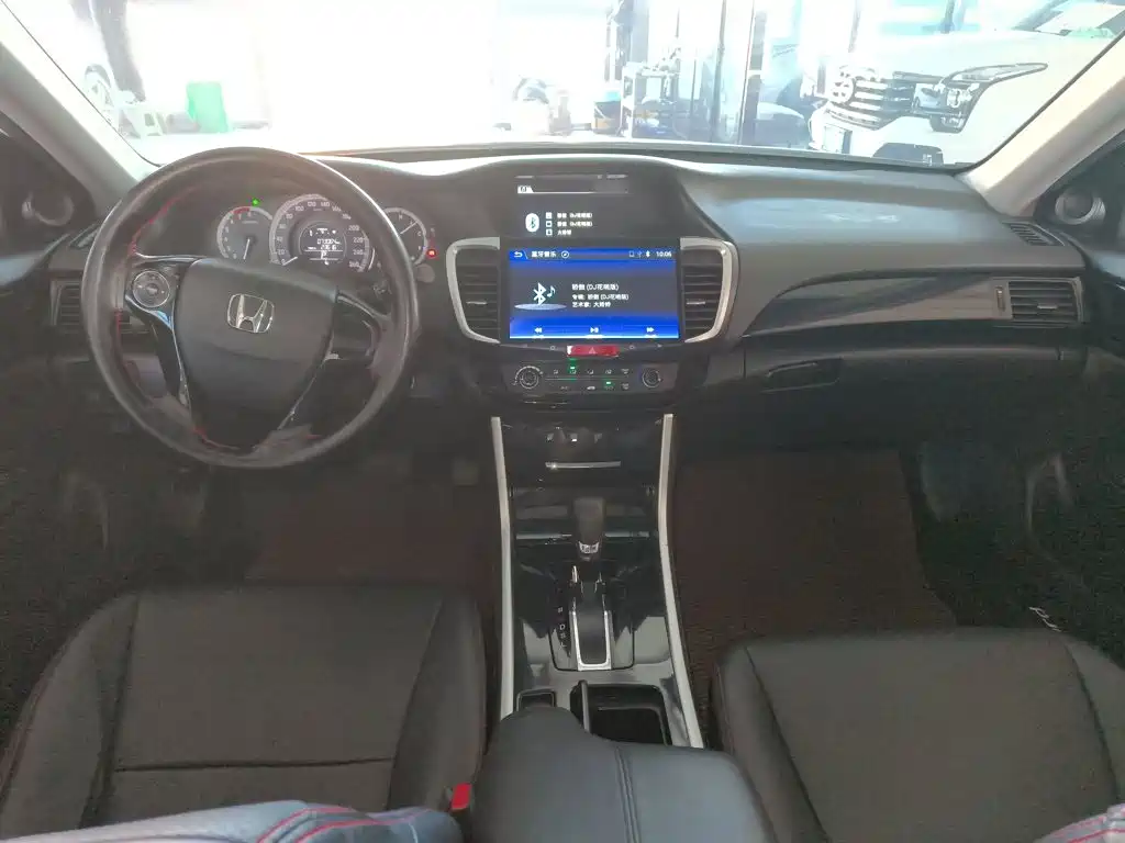 Honda Accord 2018 — фото 10