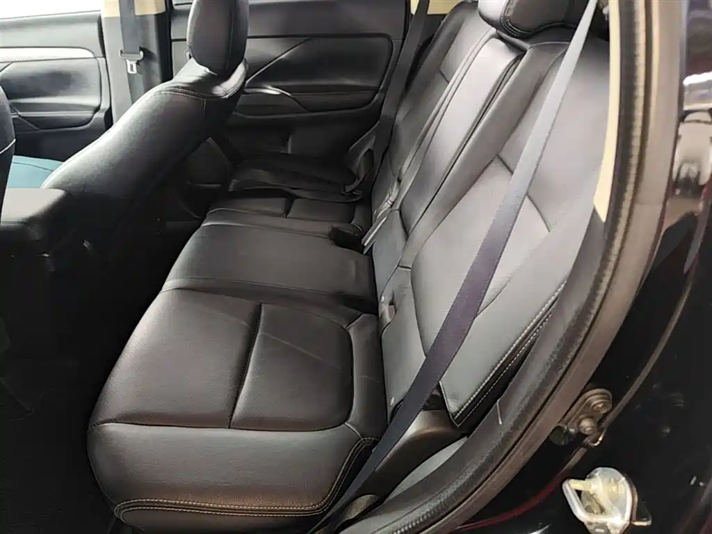 Mitsubishi Outlander 2015 — фото 17