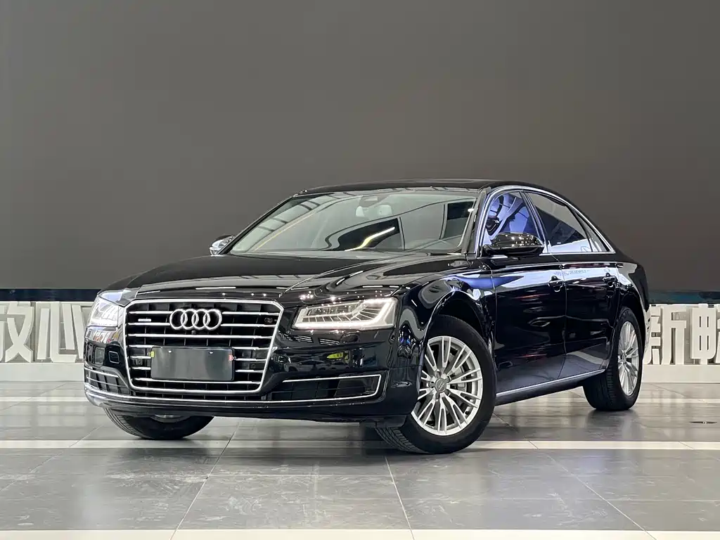 Audi A8 2015 — фото 1