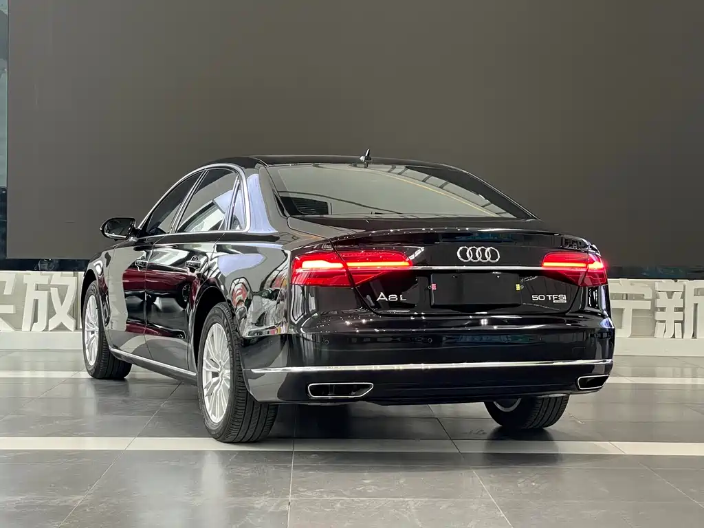 Audi A8 2015 — фото 4