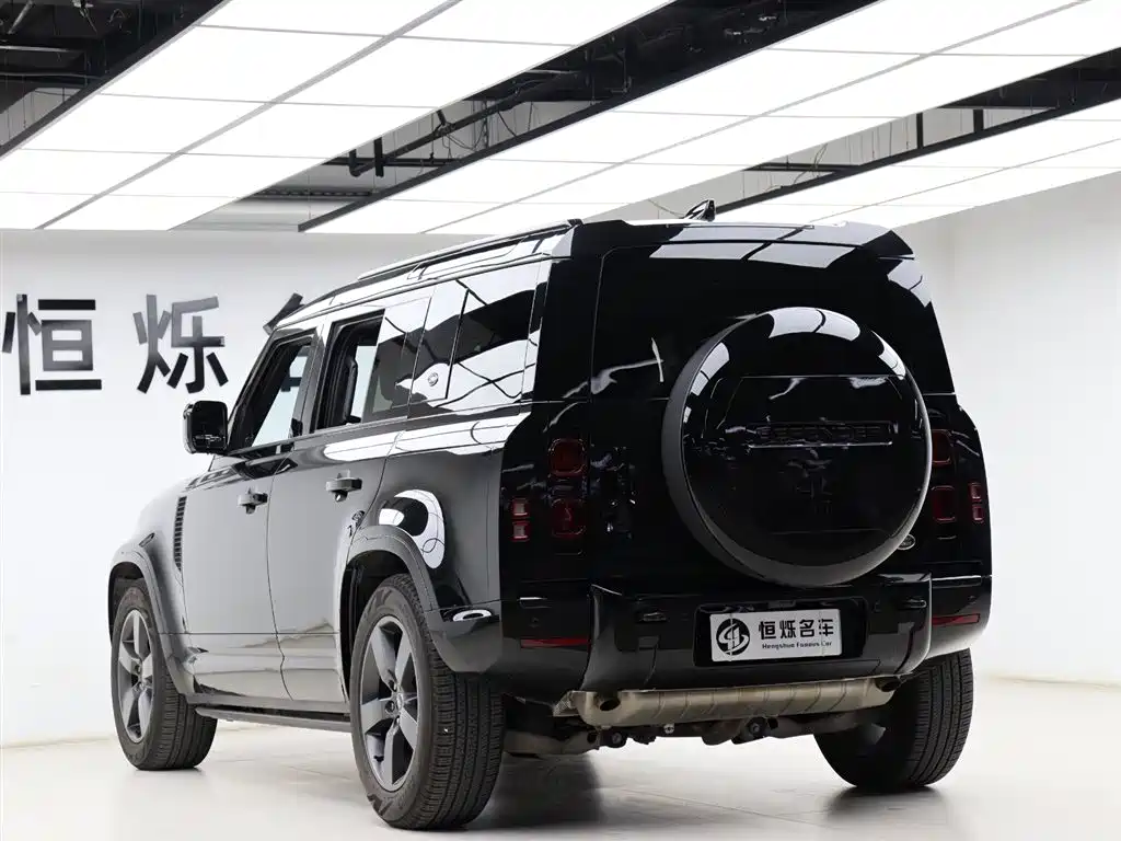 Land Rover Defender 2024 — фото 28