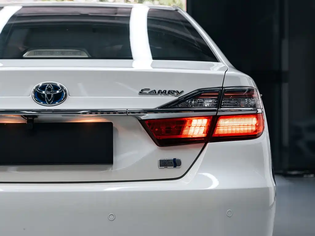 Toyota Camry 2016 — фото 6