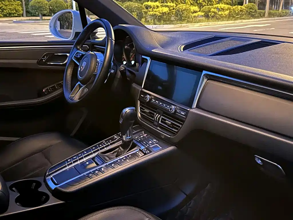 Porsche Macan 2019 — фото 11