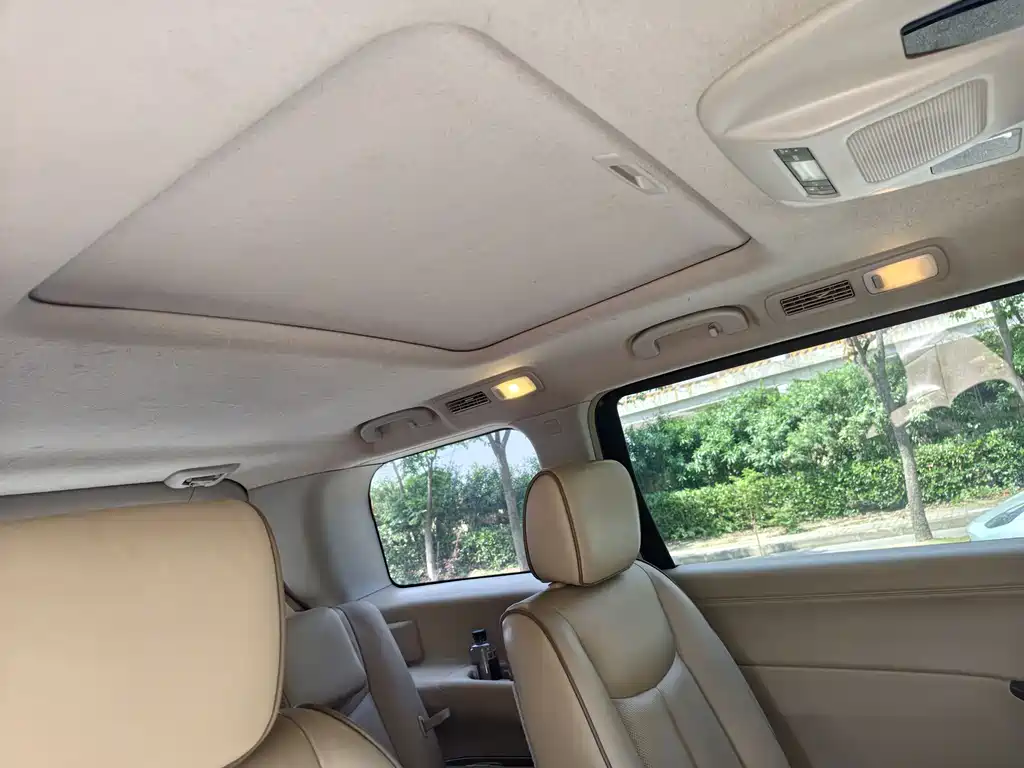 Nissan Quest 2015 — фото 12