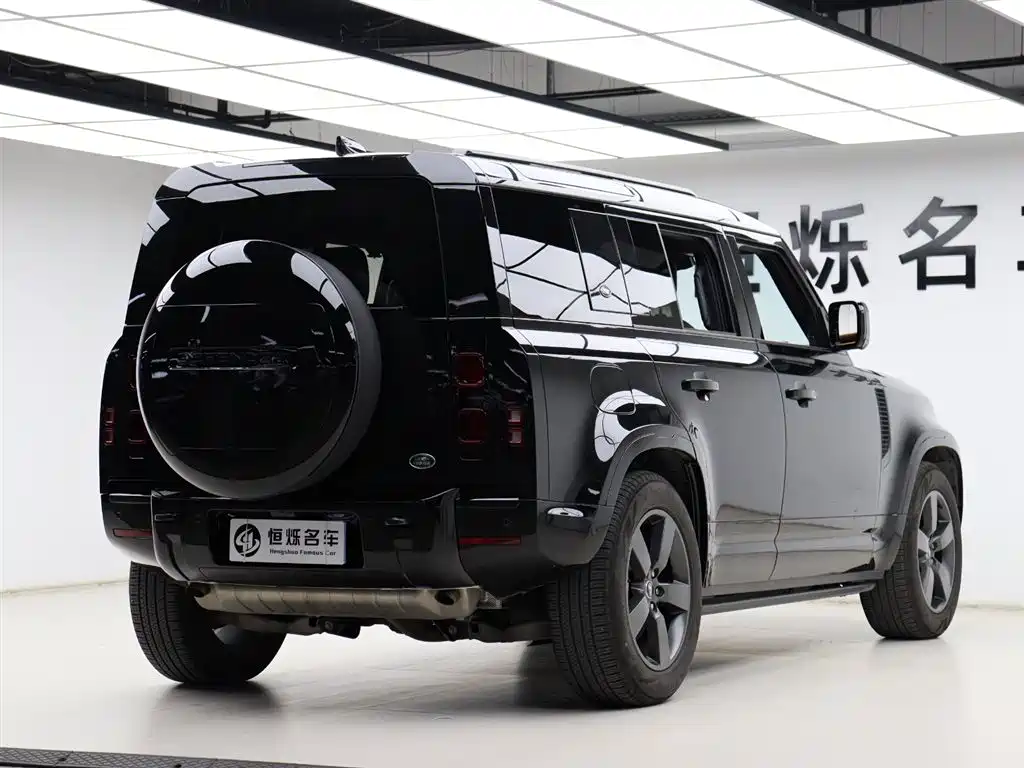 Land Rover Defender 2024 — фото 30