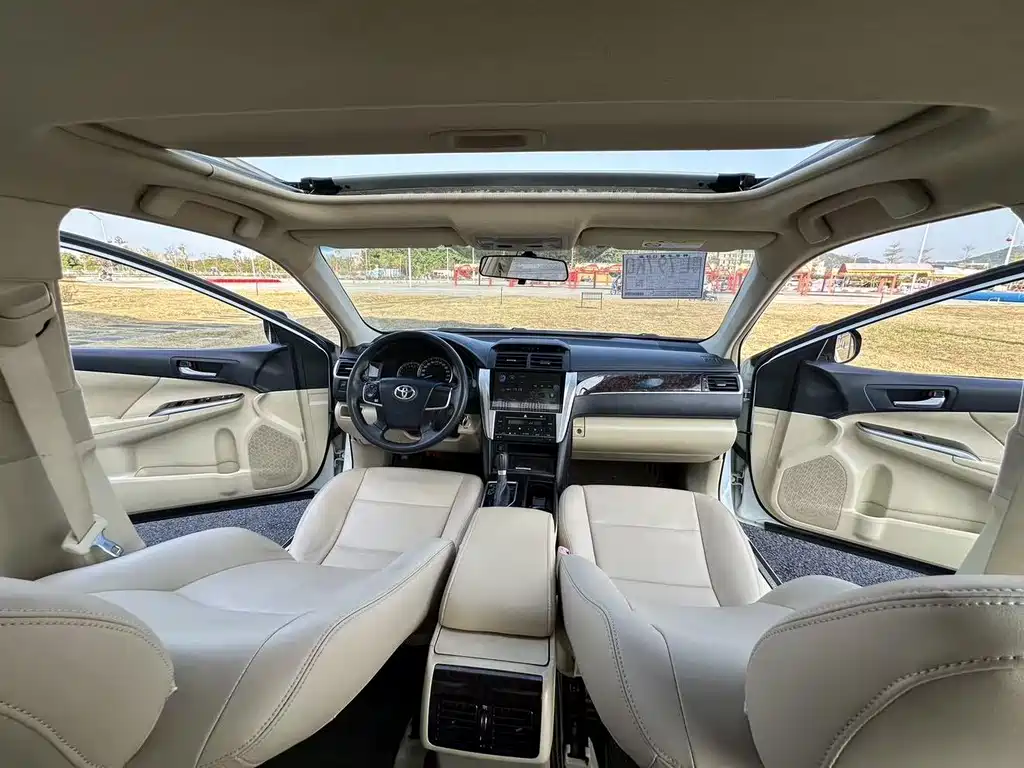 Toyota Camry 2016 — фото 24