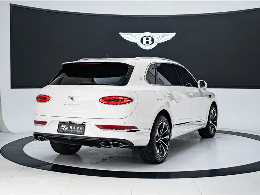 Bentley Bentayga 2025 — фото 5