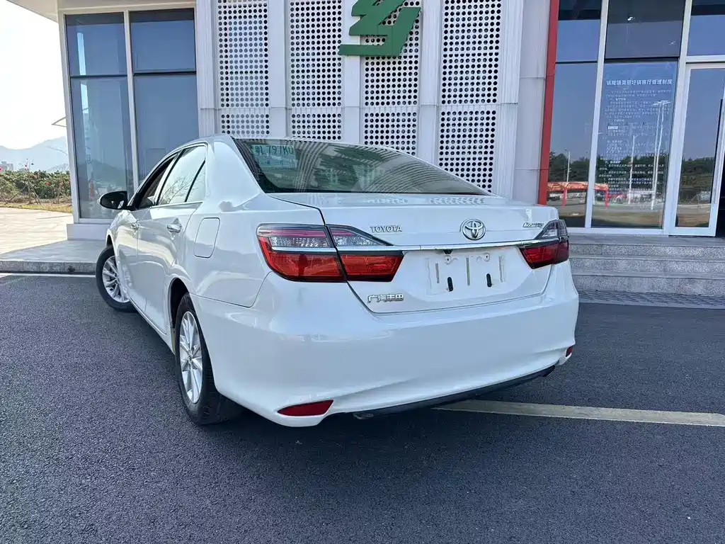 Toyota Camry 2016 — фото 5
